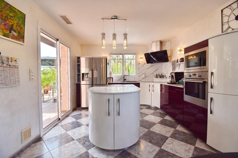 Villa - 284 m² - 6 pièces