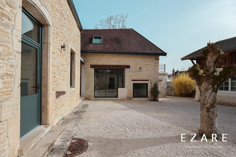 Maison - 261 m² - 9 pièces