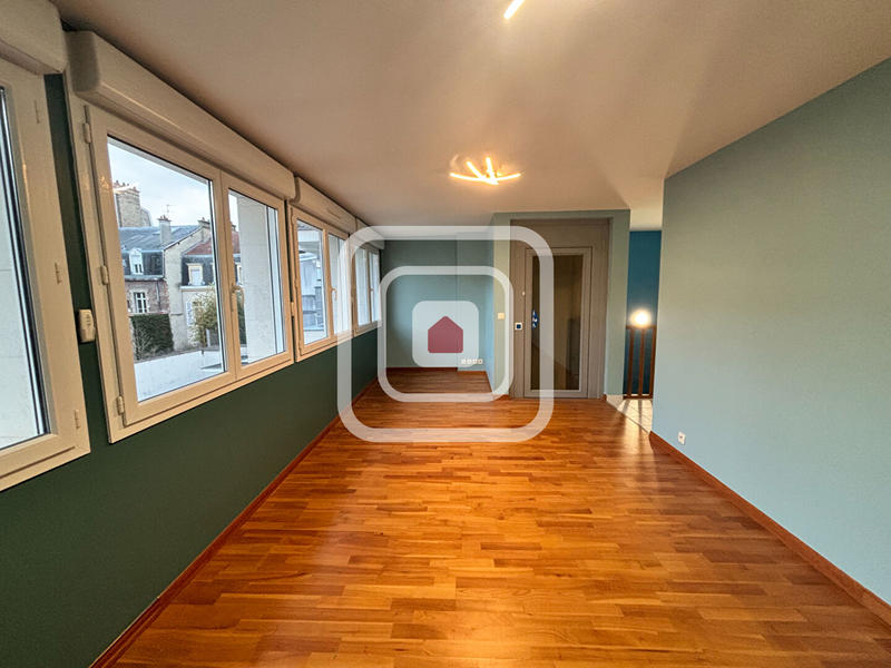 Maison - 201 m² - 7 pièces