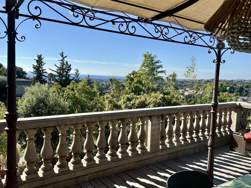 Maison - 215 m² - 7 pièces