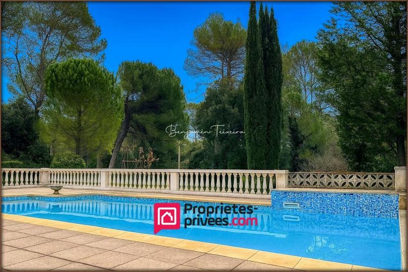 Maison - 204 m² - 7 pièces