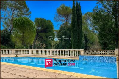 Maison - 204 m² - 7 pièces