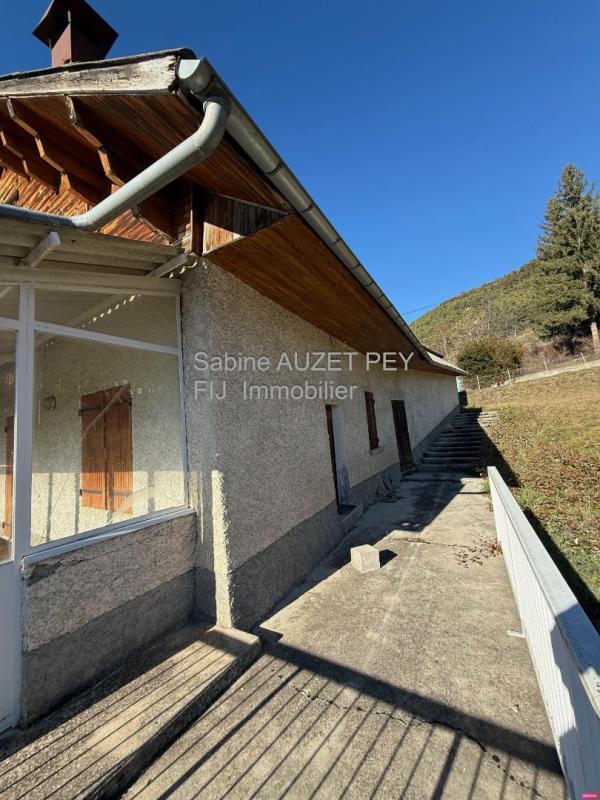 Maison - 250 m² - 6 pièces