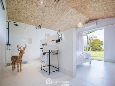 Maison - 737 m² - 20 pièces