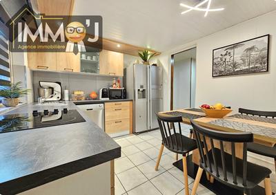 Maison - 104 m² - 4 pièces