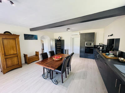 Maison - 221 m² - 7 pièces