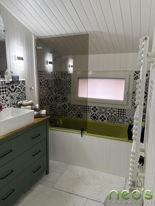 Villa - 216 m² - 9 pièces