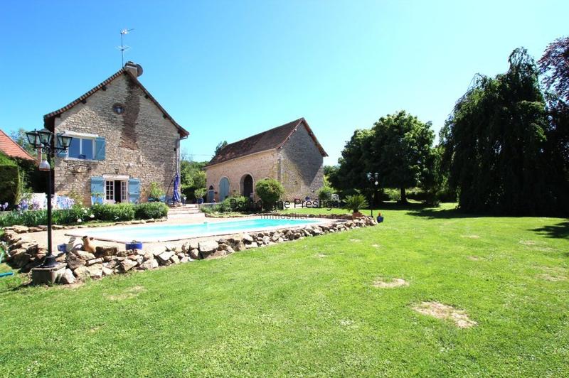 Propriété - 190 m² - 6 pièces