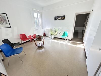 Entrepôt - 130 m² - 6 pièces