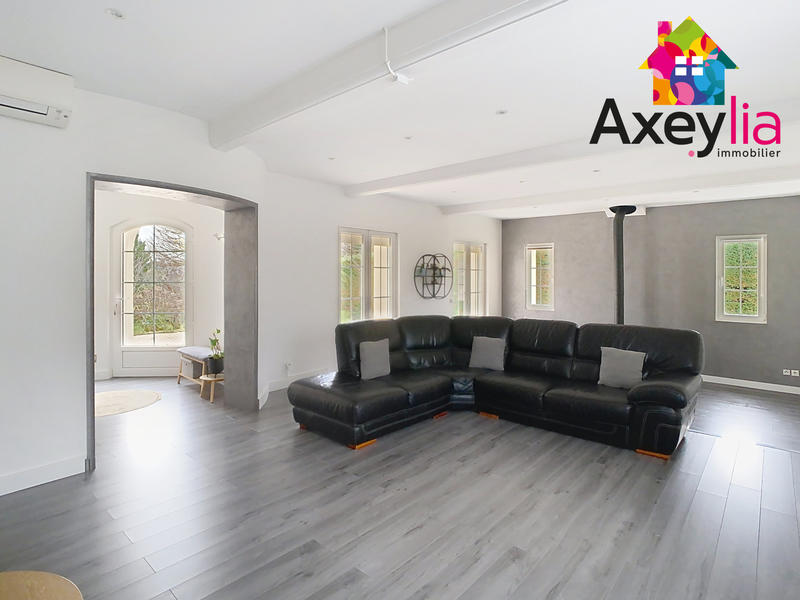 Maison - 240 m² - 7 pièces