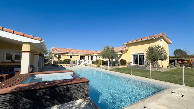 Maison - 207 m² - 6 pièces