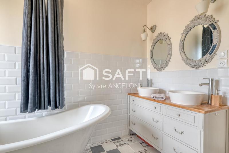 Maison - 195 m² - 6 pièces