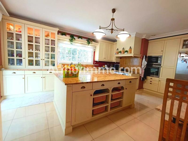 Maison - 280 m² - 6 pièces