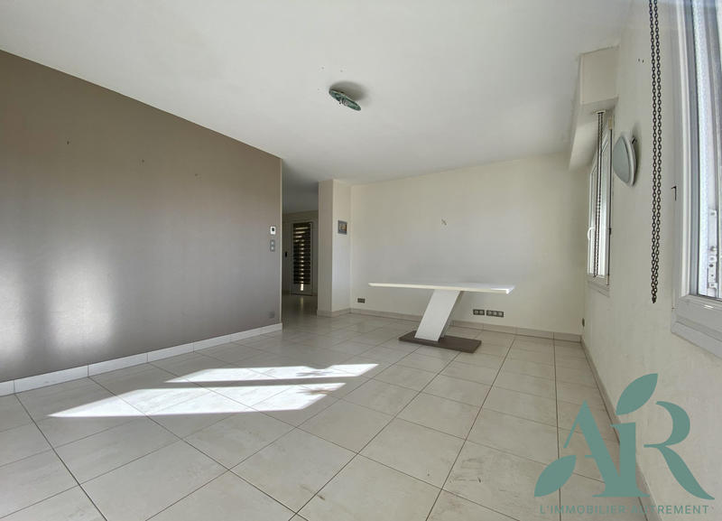 Appartement - 77 m² - 3 pièces