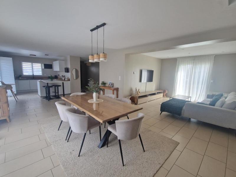 Maison - 200 m² - 8 pièces