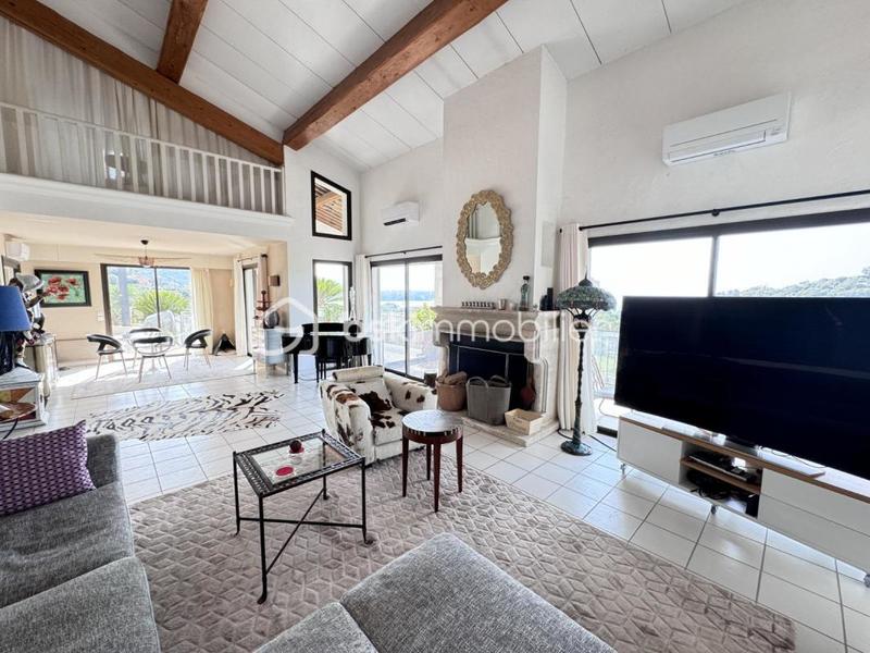 Villa - 260 m² - 8 pièces