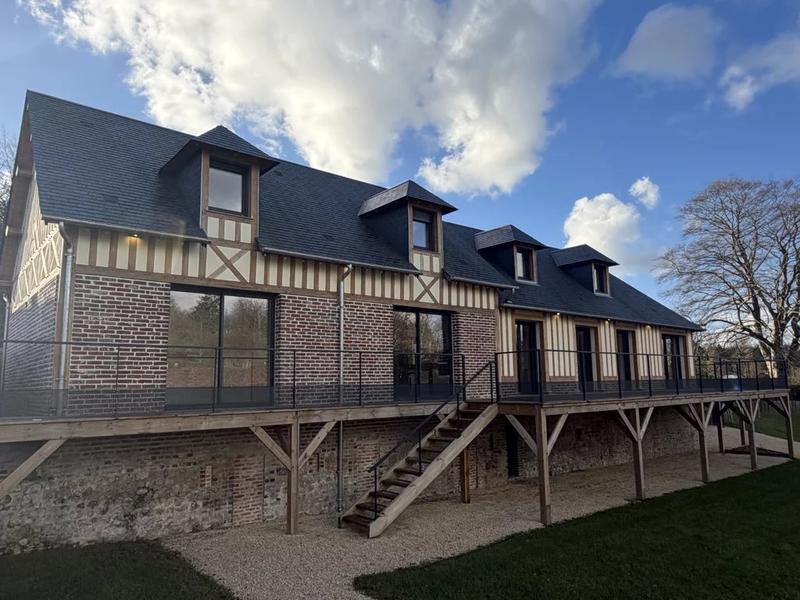 Propriété - 205 m² - 6 pièces