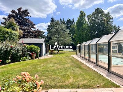 Demeure - 233 m² - 9 pièces