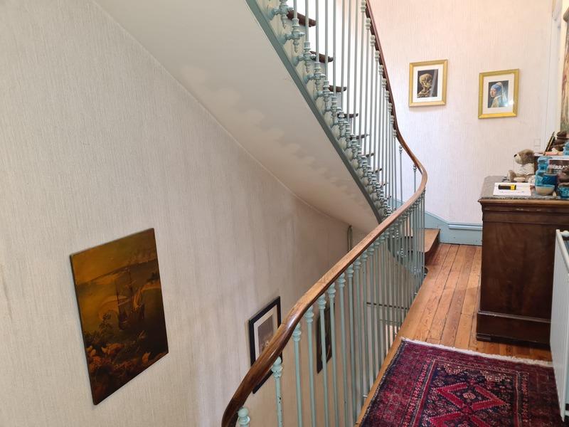 Maison - 220 m² - 6 pièces