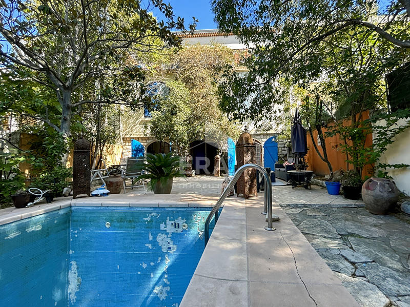 Maison - 355 m² - 12 pièces