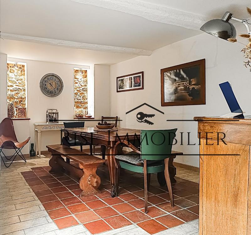 Maison - 218 m² - 9 pièces