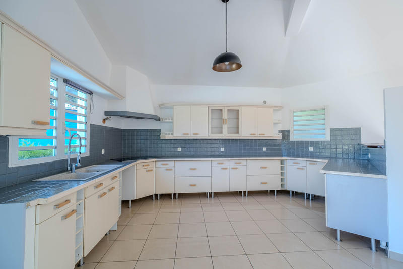 Maison - 180 m² - 7 pièces