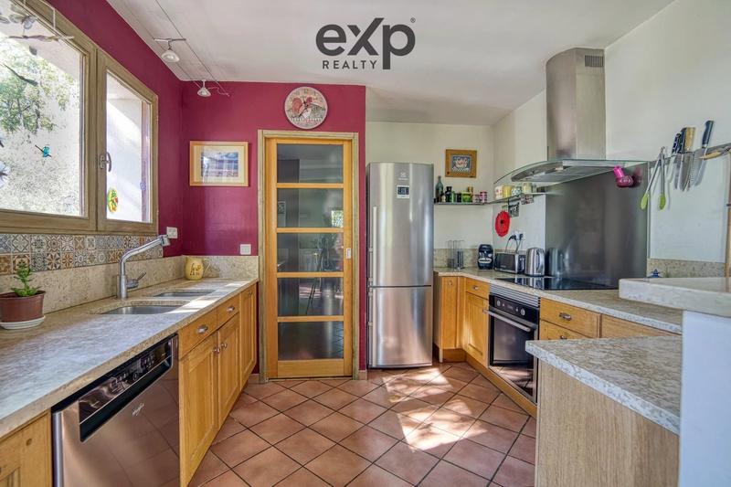 Maison - 203 m² - 6 pièces