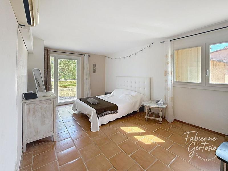 Mas - 419 m² - 9 pièces