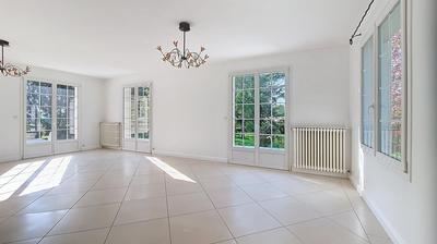 Maison - 370 m² - 10 pièces
