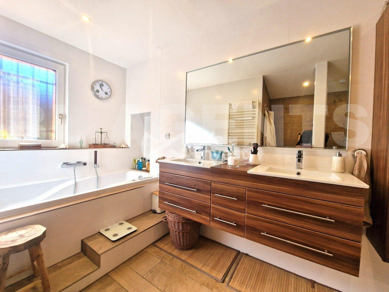 Maison - 171 m² - 6 pièces