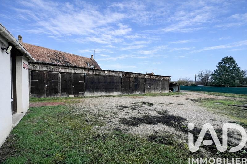 Maison - 713 m² - 5 pièces