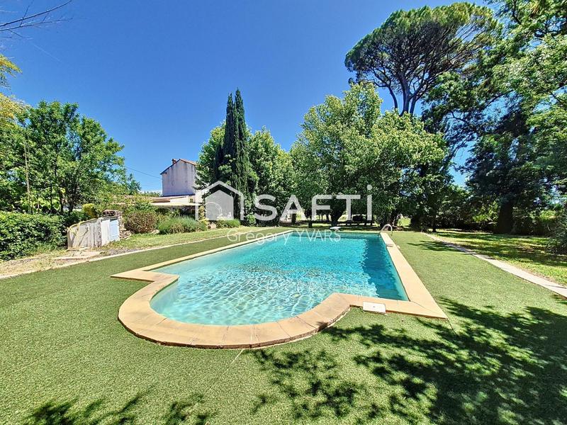 Maison - 310 m² - 20 pièces