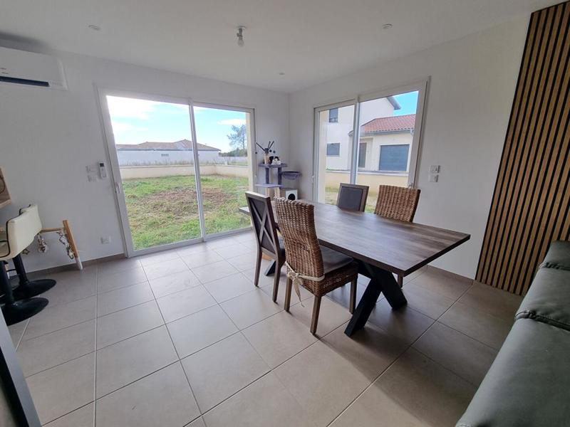 Maison - 93 m² - 5 pièces