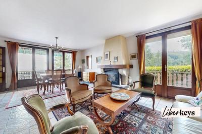 Maison - 101 m² - 5 pièces