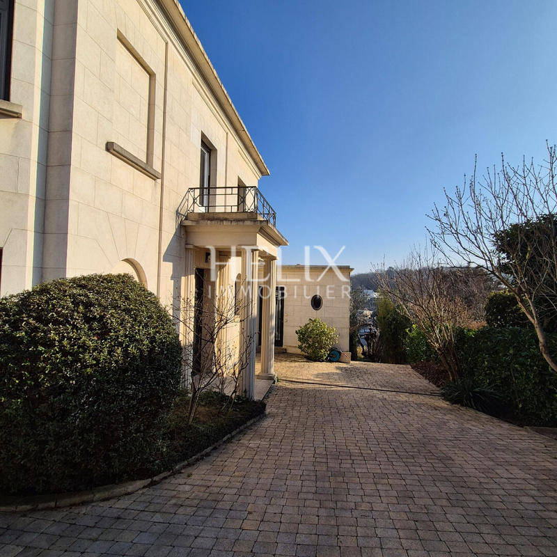 Maison - 600 m² - 17 pièces