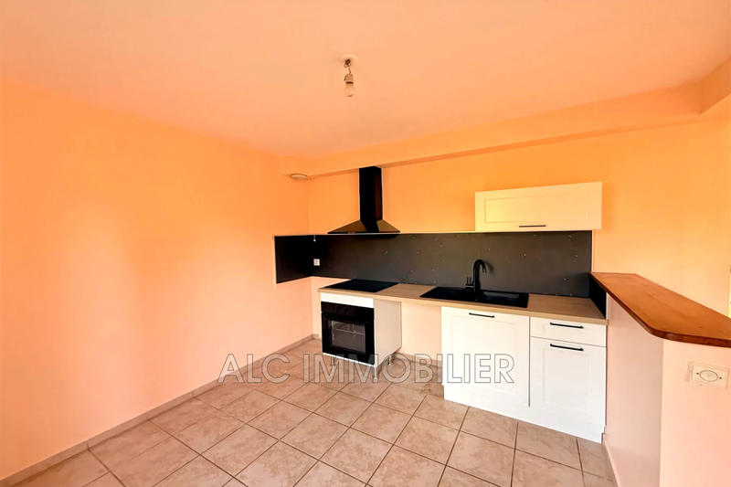 Appartement - 743 m² - 10 pièces