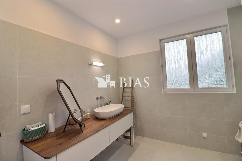 Maison - 363 m² - 10 pièces