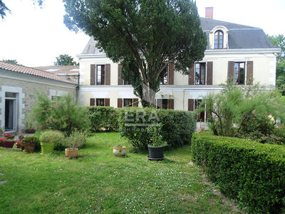 Maison - 350 m² - 11 pièces