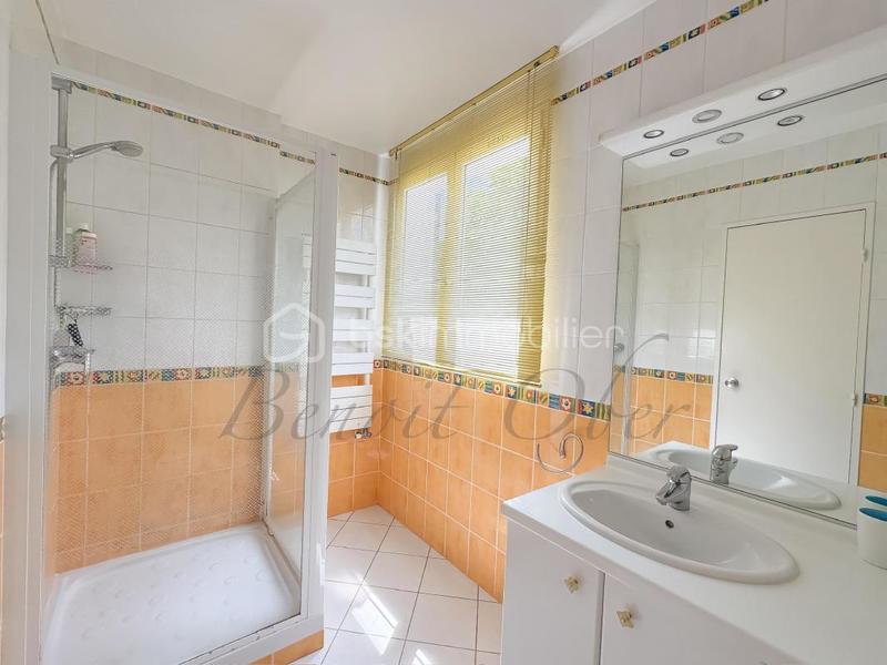 Maison - 227 m² - 9 pièces