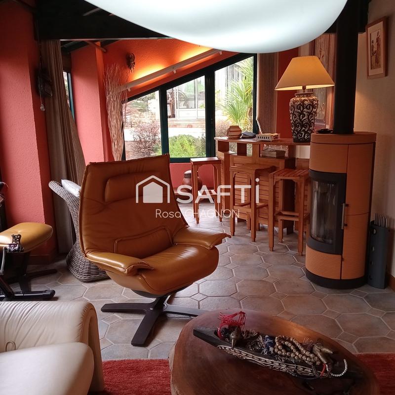 Maison - 220 m² - 7 pièces