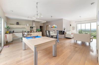 Maison - 185 m² - 7 pièces