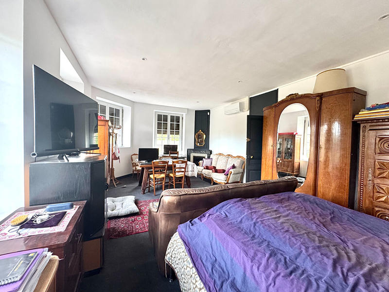 Demeure - 250 m² - 6 pièces