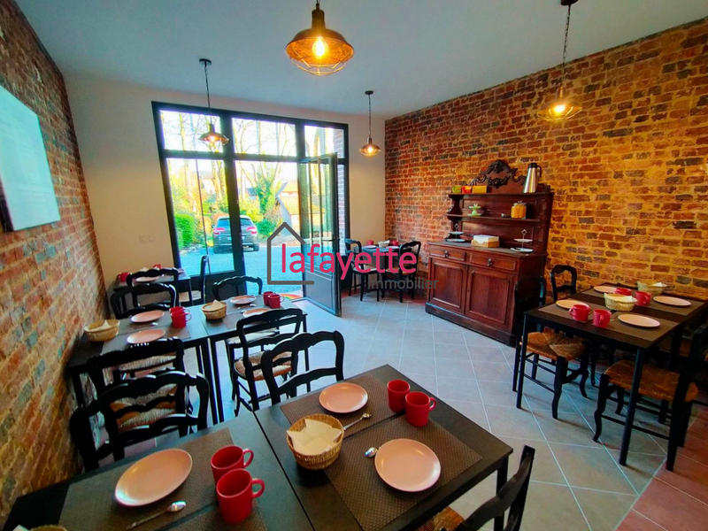 Maison - 400 m² - 16 pièces