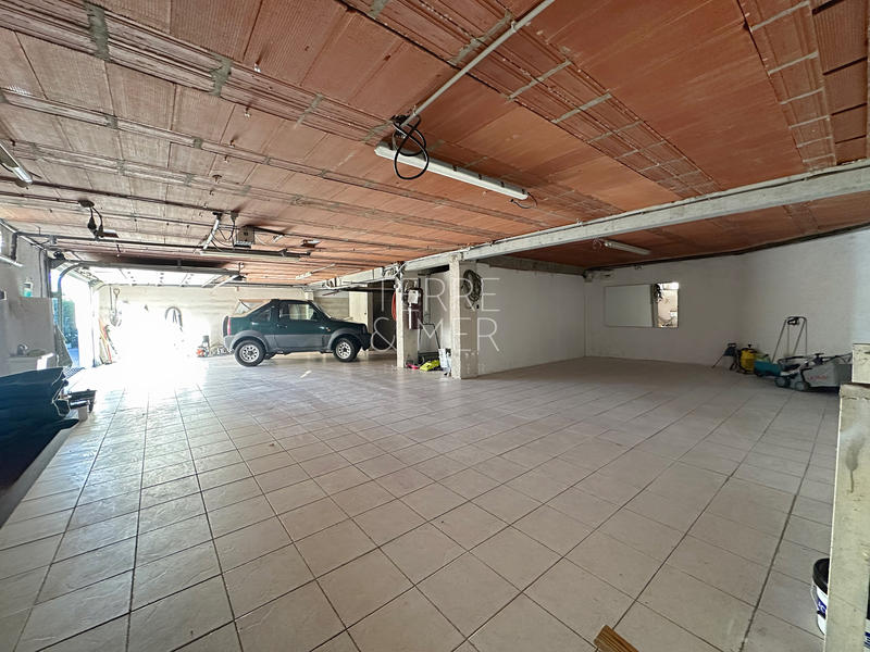 Maison - 240 m² - 7 pièces