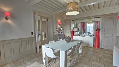 Maison - 445 m² - 10 pièces