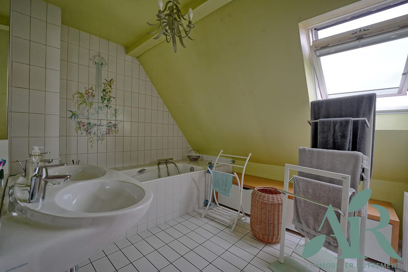 Maison - 268 m² - 5 pièces