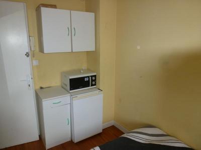 Studio - 8 m² - 1 pièce