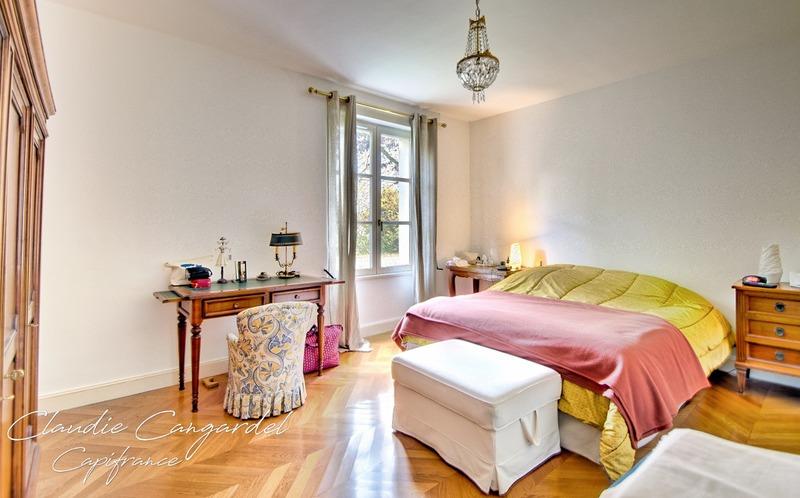 Propriété - 252 m² - 7 pièces