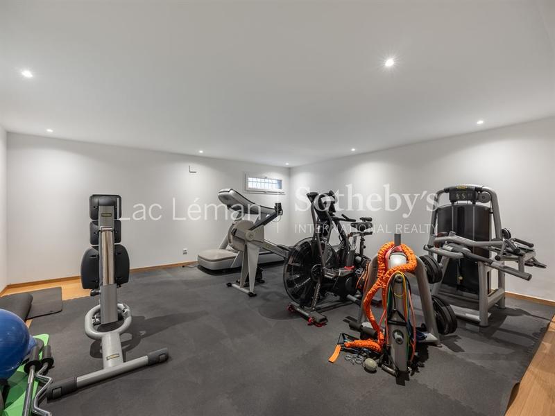 Maison - 312 m² - 9 pièces