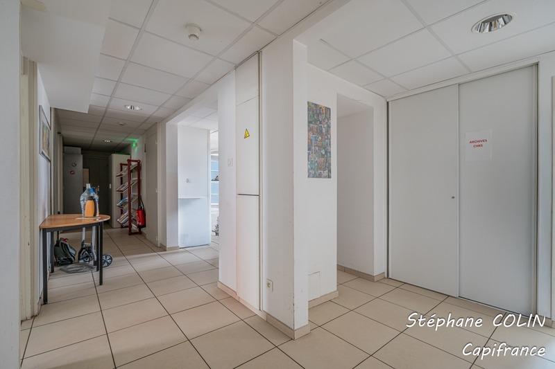 Immeuble - 1 700 m² - 46 pièces